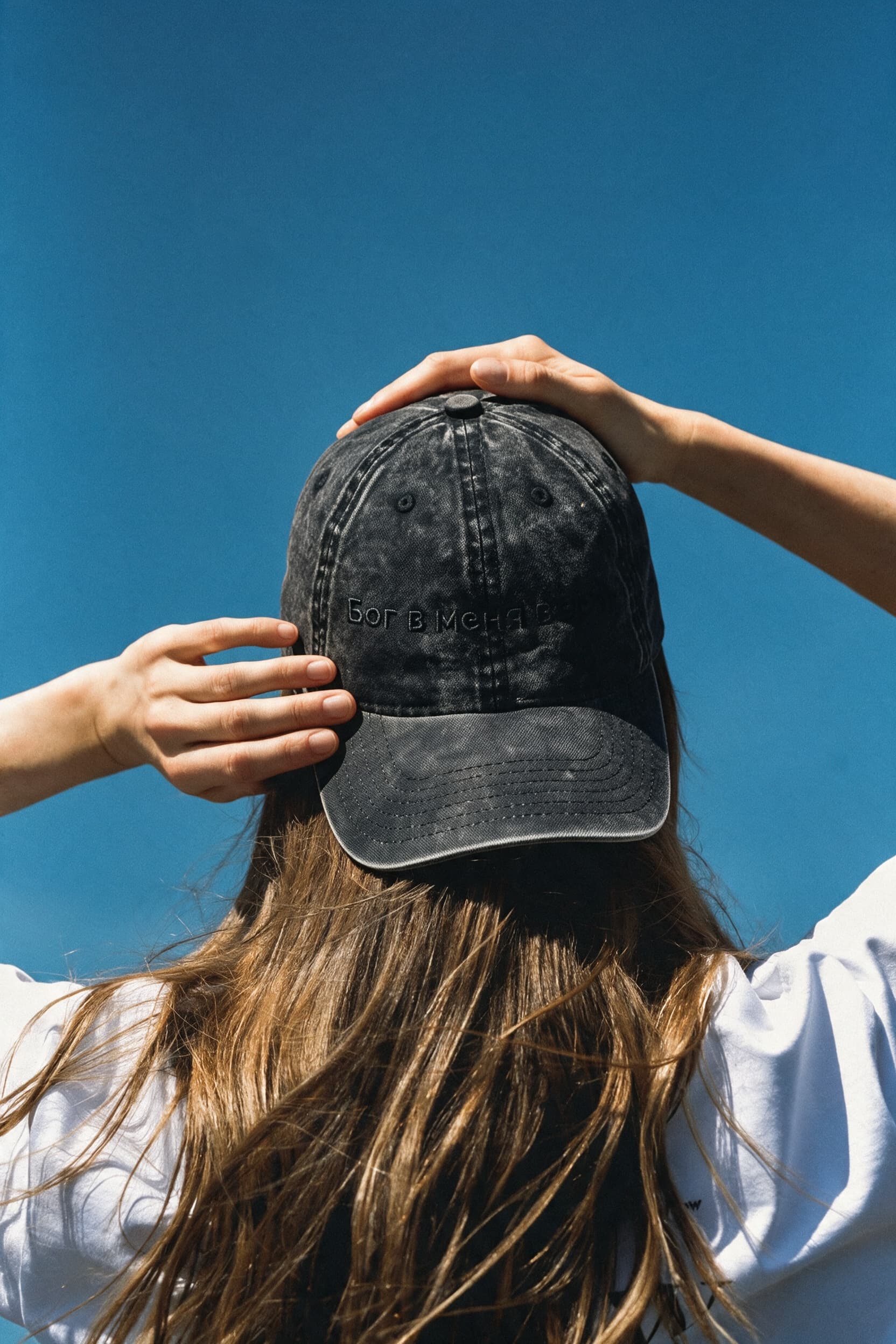 Бейсболка "Бог в меня верит" черная вареная thumbnail 2
