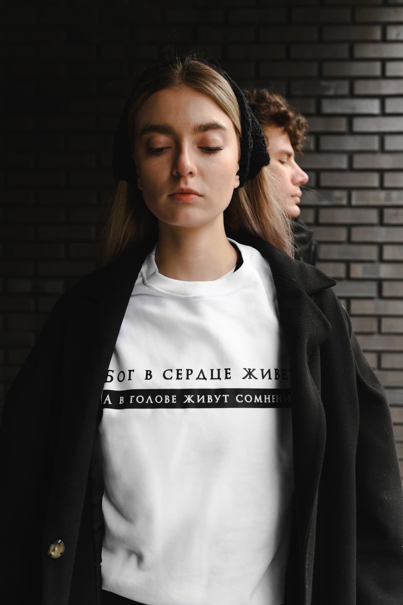 Свитшот "Бог в сердце живет. А в голове живут сомнения" thumbnail 1