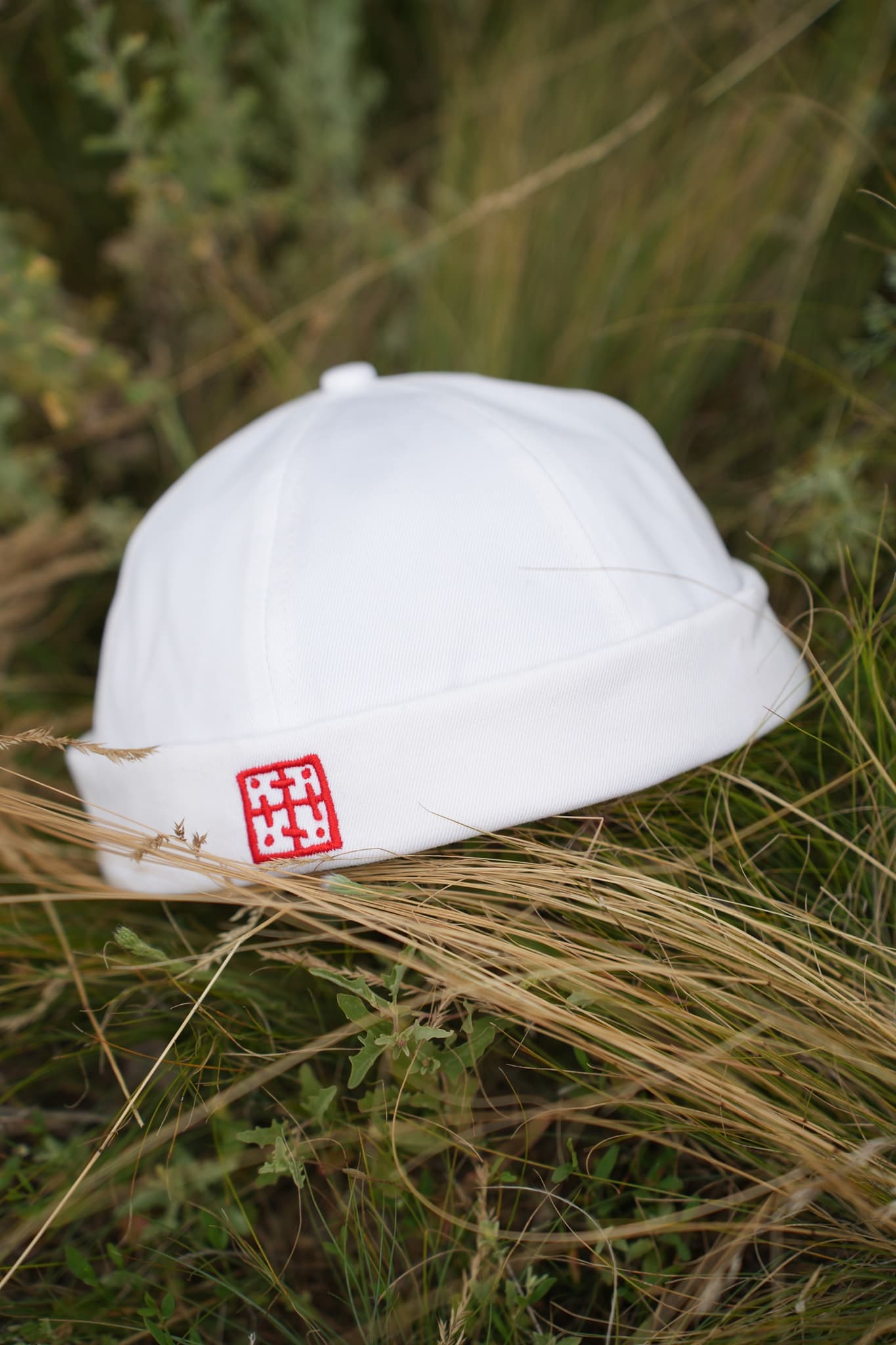 Докер белый/черный с красным крестом image 7