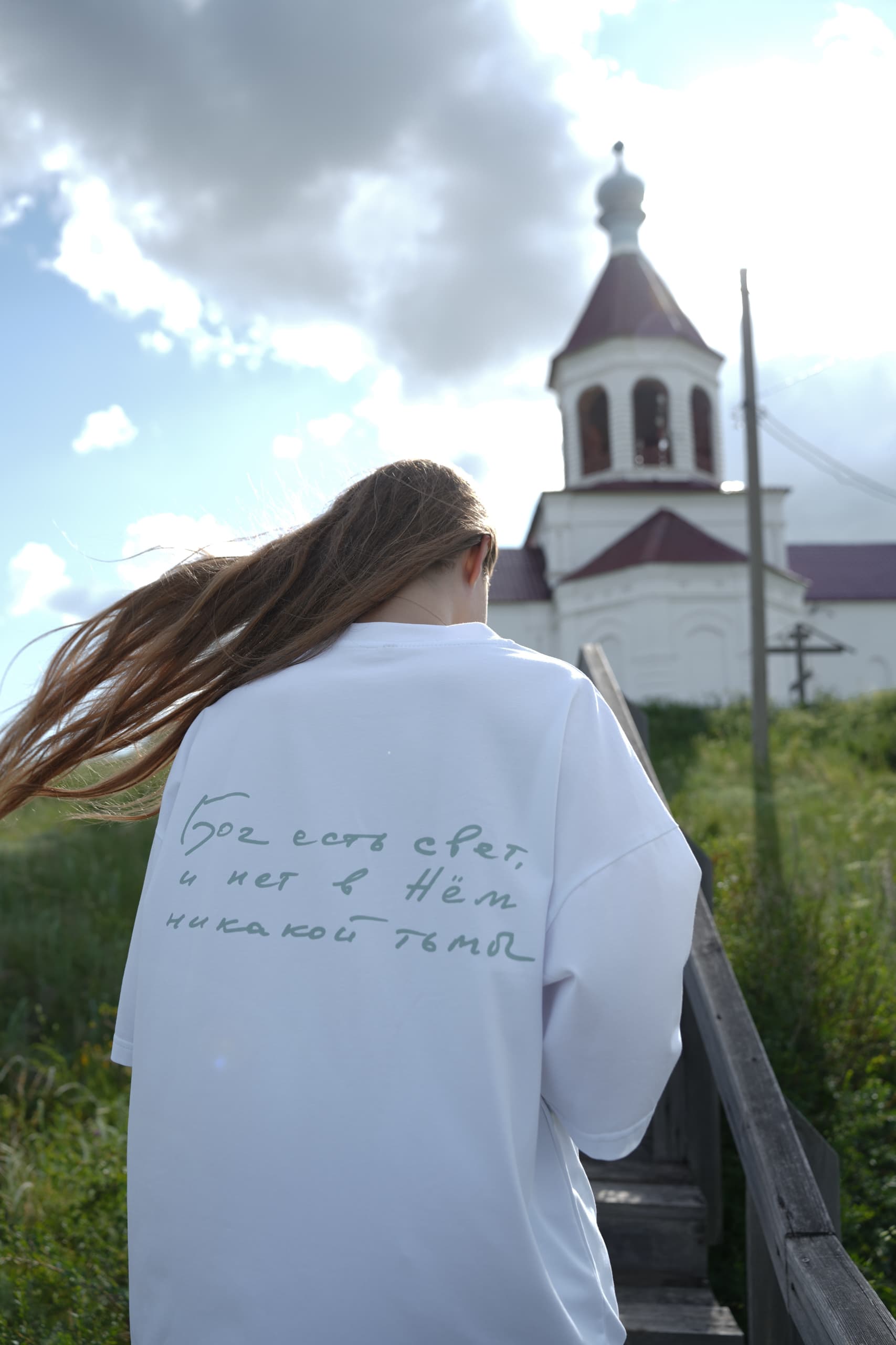 Футболка "Бог есть свет" голубой круг image 4