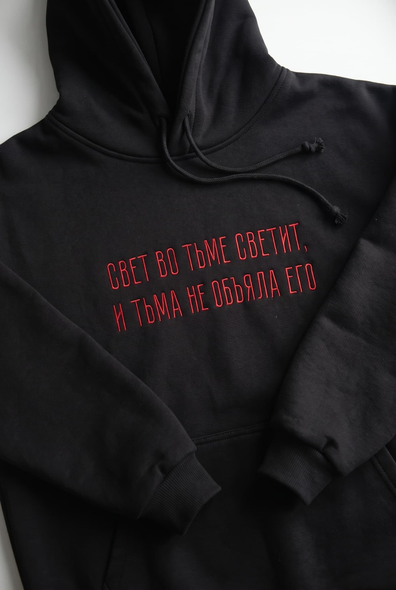 Худи с вышивкой "Свет во тьме светит" image 9