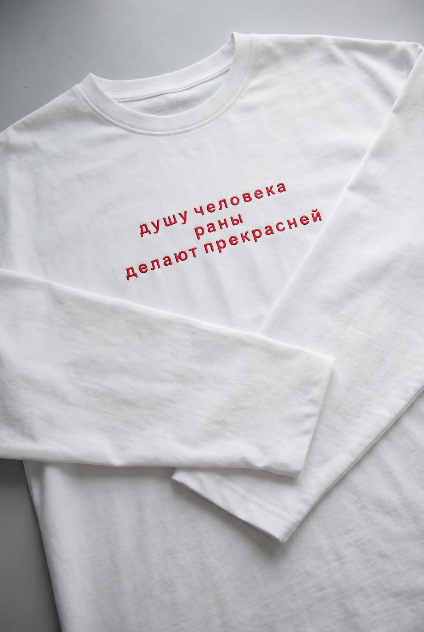Лонгслив с вышивкой «Душу человека раны делают прекрасней» image 7