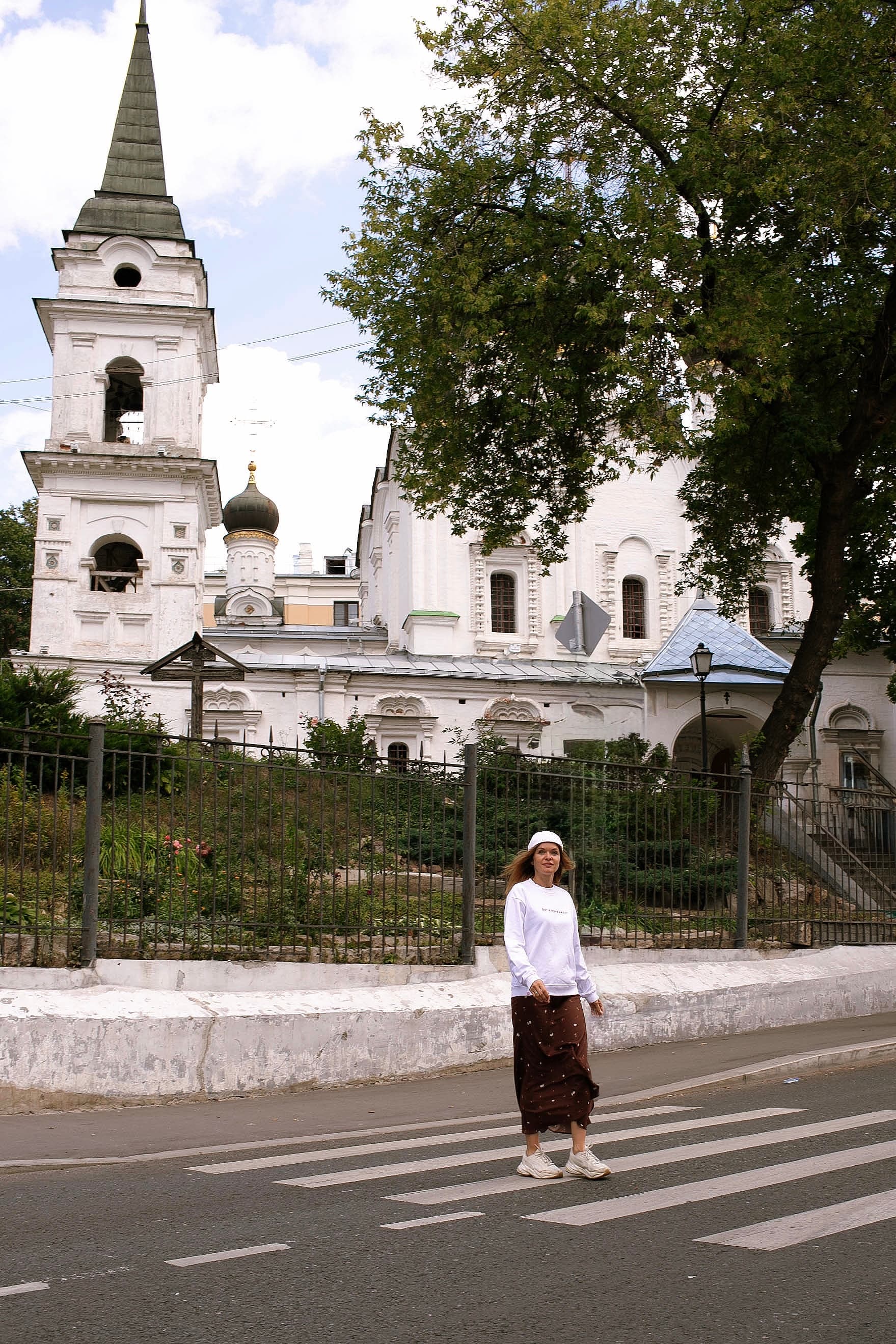Свитшот с вышивкой "Бог в меня верит" image 20