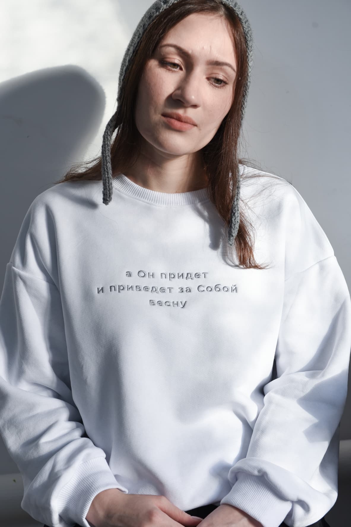 Свитшот с вышивкой "а Он придет и приведет за Собой весну" image 1