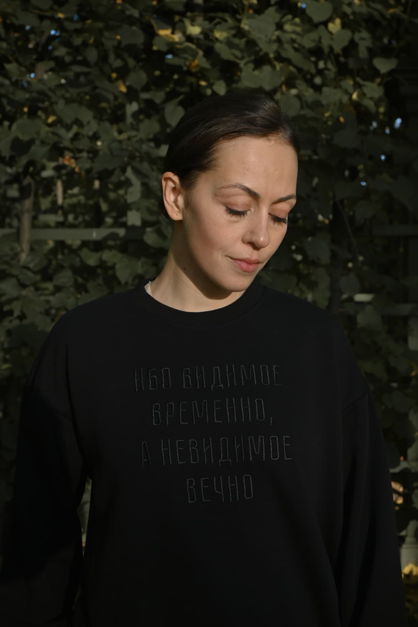 Свитшот с вышивкой "Ибо видимое временно, а невидимое вечно" image 18
