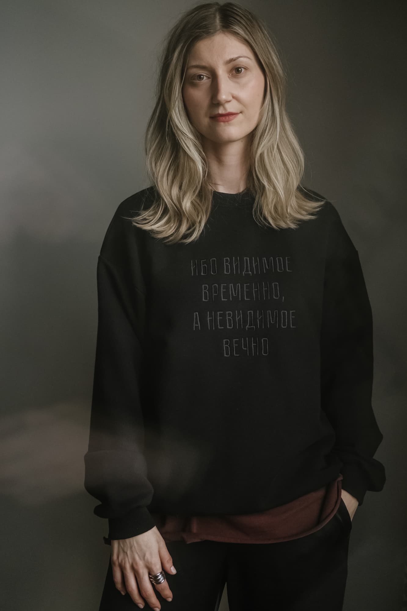 Свитшот с вышивкой "Ибо видимое временно, а невидимое вечно" image 17