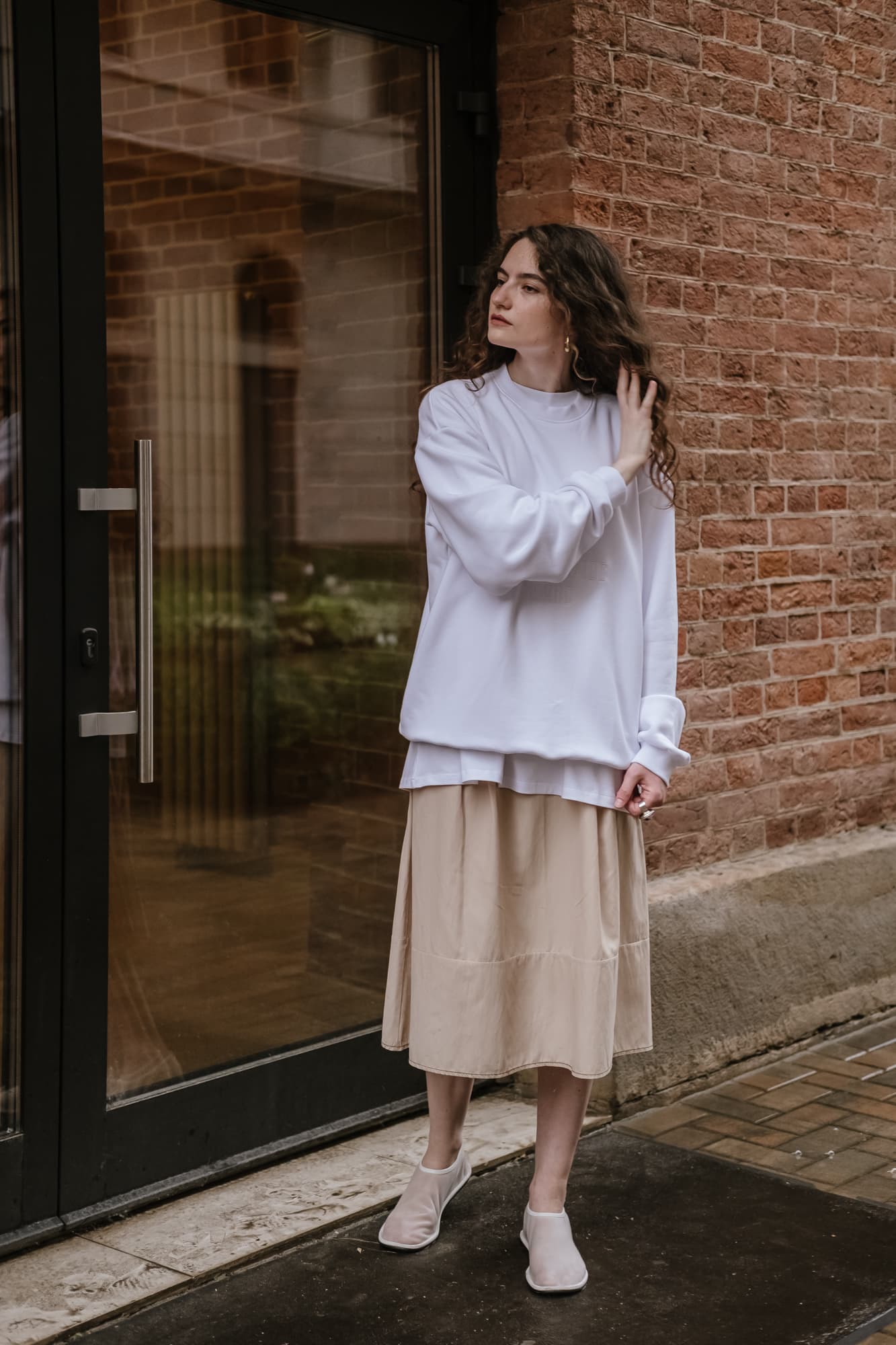 Свитшот с вышивкой "Ибо видимое временно, а невидимое вечно" image 5
